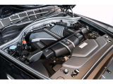 最大600馬力を発生させるV12型6.75Lツインターボエンジン