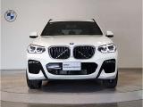 【キドニーグリル】BMWは約90年もの間、ほぼ全ての車両にひと目でBMWだと分かるこの特徴的なフロントグリルが備えられ、デザイン・アイコンとして親しまれてきました。