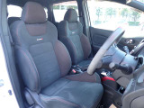 NISMO専用のスポーツシートが装備されており体を支えてくれますので快適に運転していただけます♪