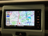 純正ナビを装備。タッチパネル式で使いやすく、お出かけもラクラクです。