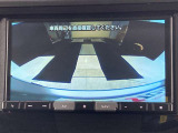 車庫入れもお任せのバックカメラが付いて、後方確認もラクラク♪安全に車庫入れも可能です。便利な機能ですが、バックカメラを過信せず、目視もお忘れなく。