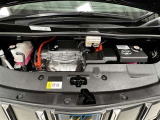 エンジンルームも隅々まで掃除がいきわたっています!ハイブリッド部分には初度登録年月から10年、もしくは累計走行20万キロのいずれか早い方までのハイブリッド保証付!