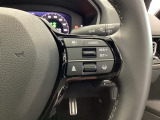 ステアリング右手側に安全運転支援機能のホンダセンシングをコントロールするスイッチ、左手側にオーディオ関連のコントロールスイッチを配置、視線を逸らすことなく運転に集中できます