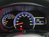 とっても見やすいメーターです。夜間時はラグジュアリーな気分にさせてくれる照明が魅力ですので、夜のドライブも楽しみになりますよ♪