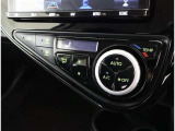 温度コントロールフルオートエアコンです。運転席で温度設定ができます。冷え性の方が乗っても安心ですね♪