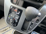 オートエアコン付き!車内温度を設定すると、風量を自動で調節してくれます。