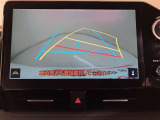 ハンドル操作に連動して、ガイドラインが予想進行先を表示するバックガイドモニター付きです。夜間でも後方の視界が確保出来るので、より安定した運転が行えます。補助装置になりますので、目視での確認も大切です。