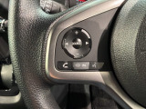 ステアリングにオーディオ操作スイッチが付いています。オーディオ画面に直接タッチしなくても操作が出来ますので、運転に集中できます。