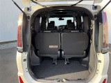 3列目を出した状態でも余裕のある荷室スペースです