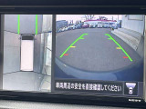 車を真上から見ているように、周囲の状況を把握しながら安心して駐車が行えるアラウンドビューモニター!