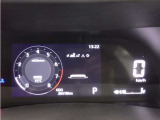 とっても見やすいメーターです。夜間時はラグジュアリーな気分にさせてくれる照明が魅力ですので、夜のドライブも楽しみになりますよ♪