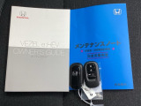 メンテナンスノート【整備記録簿】、取説も揃ってます。スマートキーはバッグなどにしまったままボタン操作でエンジンの始動・停止ができて大変便利です。