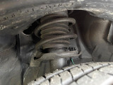 お車を安心してお乗りいただく為には、足回りの定期点検が欠かせません。サービスサポート(有償保証)では無料点検もご提供しており、安心のカーライフをお過ごしいただけるサポート体制が整っています。高透明度の