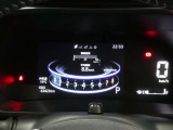 各操作スイッチは使いやすい位置に配置され、とっても見やすいメーターです。夜間時はラグジュアリーな気分にさせてくれる照明が魅力ですので、夜のドライブも楽しみになりますよ♪
