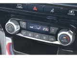 オートエアコンで温度を設定するだけで快適な車内環境を維持することができます!