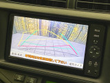 【バックカメラ】駐車時に後方がリアルタイム映像で確認できます。大型商業施設や立体駐車場での駐車時や、夜間のバック時に大活躍!運転スキルに関わらず、今や必須となった装備のひとつです!