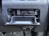 【ETC】有料道路を利用する際に料金所で停止することなく通過できる、ETC車載器(ノンストップ自動料金収受システム機器)が装備されています。セットアップを行うことで利用可能になります。