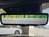 【デジタルインナーミラー】後席の大きな荷物や同乗者で後方が確認しづらい時でも安心!カメラが撮影した車両後方の映像をルームミラー内に表示。クリアな視界で状況の確認が可能です!