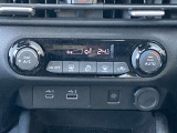 オートエアコンで温度調整も楽チン!四季を問わず快適に運転することが出来ます。