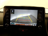車庫入れの強い味方。後退時の死角をチェックするために便利です。