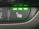 ●フロントシートヒーティング:運転席・助手席共に三段階で調節が可能なシートヒーターを装備しております。季節を問わず快適にご使用いただけます。