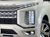 【LEDヘッドライト】悪天候や夜間走行時も良好な視界を確保し安心して運転できる高輝度LEDヘッドライトを装備!点灯速度が早く、消費電力も抑えられています。
