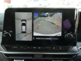これが【アラウンドビューモニター】上空から見下ろしているかのような映像を映し出して、スムーズな駐車をアシスト