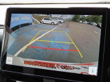 バックモニター付きでガイドラインがモニターに表示され、車庫入れや縦列駐車などの際に役立ちます!