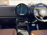弊社はMINI正規販売店として新型車から旧モデルまでの商品知識と整備知識を備えております。納車後の不明な点等も、お気軽に弊社担当者までお問い合わせ下さい。