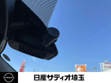 最近では付いてる車も多くなってきました。中古車ではまだまだ付いていればラッキーなドライブレコーダーです♪