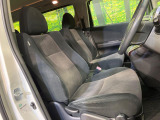 運転席まわりには十分なスペースがあり、大柄な方でもゆったり運転していただける環境です。