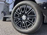 メルセデス・ベンツの定める厳しい基準をクリアしたお車のみをご案内させて頂きます。納車前整備はメーカー規定に基づき最大100項目にも及ぶ点検を熟練のメカニックによって行いご納車させて頂きます。