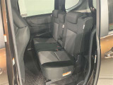 広々とした後部座席です♪気になるキズや汚れなどなく良好な状態です。