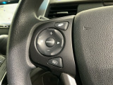 ステアリングにオーディオ操作スイッチが付いています。オーディオ画面に直接タッチしなくても操作が出来ますので、運転に集中できます。