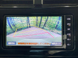 【バックカメラ】駐車時に後方がリアルタイム映像で確認できます。大型商業施設や立体駐車場での駐車時や、夜間のバック時に大活躍!運転スキルに関わらず、今や必須となった装備のひとつです!