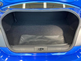 積み下ろしのしやすいデッキにはたっぷりと荷物を積み込んでいただけます。遊びから仕事まで、様々なシーンで頼れます♪