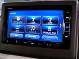 CD、DVD、Bluetooth、AM、FM、AUX、スマートフォン接続ができます。