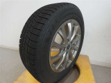 R5年式冬タイヤ205/60R16ダンロップ製です。