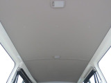 天井の状態も良好です。タバコを吸っていた車は、天井の色が変色してしまっているものもあります。中古車探しの際は、天井の状態も重要なポイントですよ!