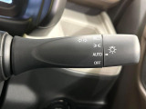 【オートライト】周りの明るさに応じて自動でヘッドライトの点灯・消灯ができる機能です!ライトの付け忘れ・消し忘れなどが無くなり、雨の日や夕方の走行も安心!トンネル通過時も便利ですね♪