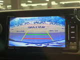 【バックカメラ】駐車時に後方がリアルタイム映像で確認できます。大型商業施設や立体駐車場での駐車時や、夜間のバック時に大活躍!