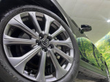 【純正20インチアルミホイール】外観にマッチした純正アルミホイールを装着しております。各種社外アルミホイールや、スタッドレスタイヤも取扱いしております。是非ご相談ください♪