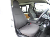 フロントシートも状態良好ですよ。大きな汚れもなく、安心です。座り心地もいいですよ。