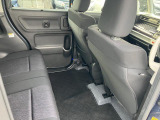 広い車内/足もとには純正絨毯マットが装着