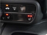 【シートヒーター】雨の日や早朝など冷えた車内でも、シートの座面を温め、快適な運転をサポート。寒い日も、心地よく過ごせる空間を。