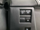 オートマチックハイビームは対向車のヘッドライト等を検知し、ハイビームとロービームを自動で切り替えます。 先行車や対向車等が無い時にはハイビームに切り替えて安定した視界を確保します。