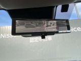 後席の人や荷物などで後方の視界が遮られてもインテリジェントルームミラーで後方カメラの映像が映りますので後方確認が良好です。