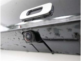 バックカメラが付いているので後方確認が非常にしやすいです。今や運転初心者も熟練者も必須装備!ついていて損はないですね♪