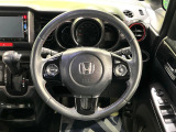 【純正革巻きステアリング】上質な革を使用することで、手にしっかり馴染みとても運転しやすいハンドルです♪
