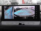 ナビのカメラボタンを二回押すことで運転席からの死角もカバーできます